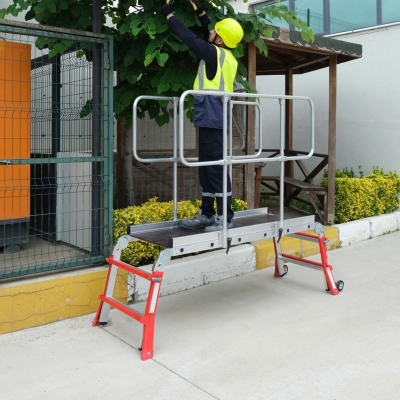 Arbejdsplatform Teleskopisk m/rækværk