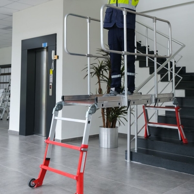 Arbejdsplatform Teleskopisk m/rækværk