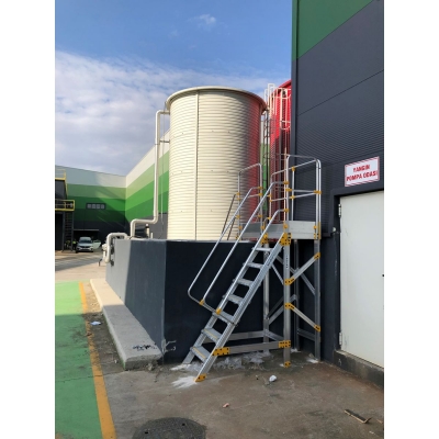 Industriplatform til tank og silo