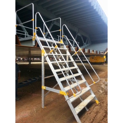 Industriplatform til tank og silo