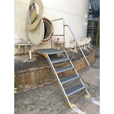 Industriplatform til tank og silo