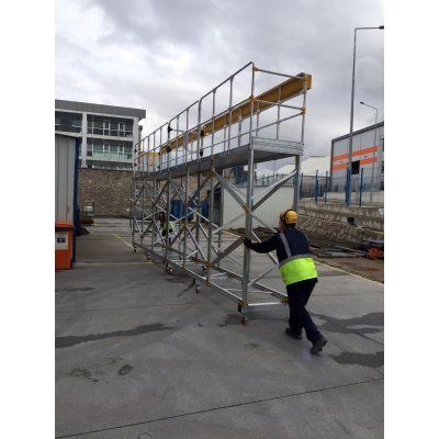 Flytbar arbejdsplatform i aluminium