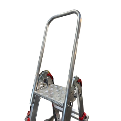 Plattformsräcke i aluminium som sätts på en hopfällbar multistege
