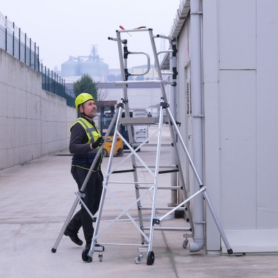 Platformsstige med hjul Nova