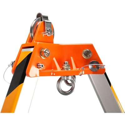 tripod för nedfirning bild på orange överdelar med krokar.
