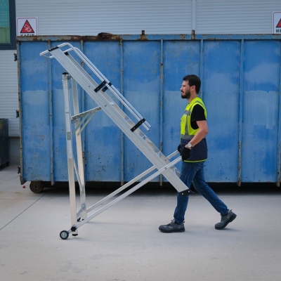 Trappestige m/rækværk